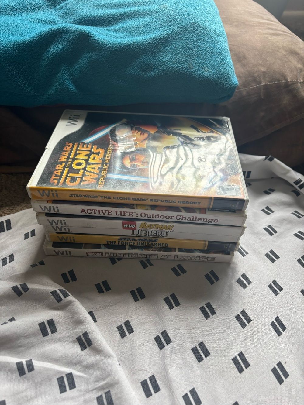 Nintendo Wii Game Stack - White Cases with Yellow & Blue Spine Accents
